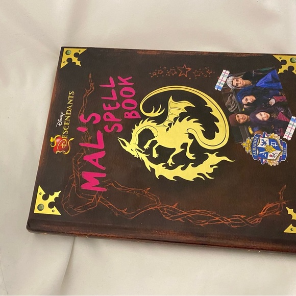 Disney Descendants  Mal's Spell Book Hardcover 2015 Disney Channel - Picture 11 of 14